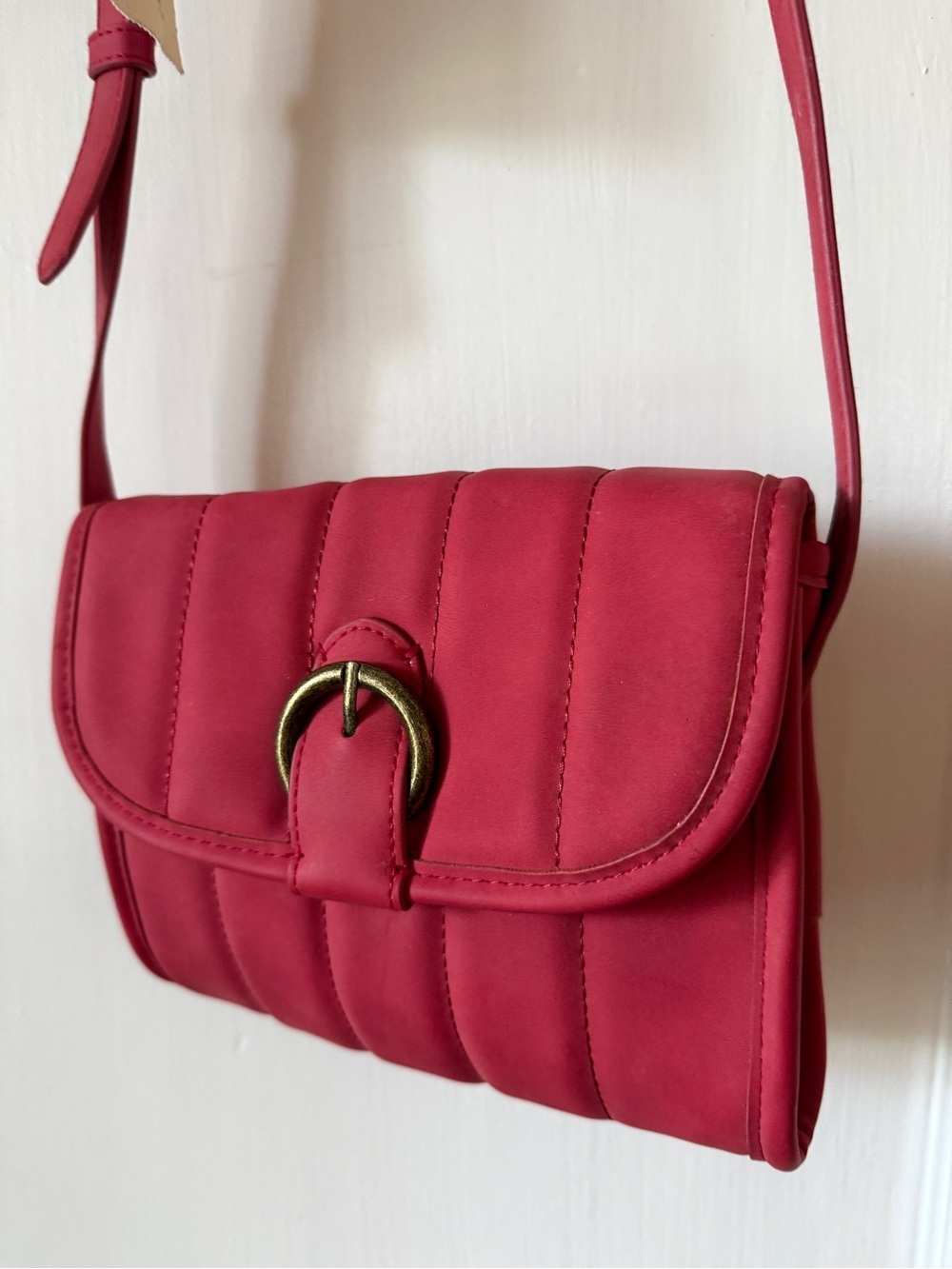 Universal threads Quilted Fuchsia Crossbody Bag with Gold Ring Detail new - Picture 3 of 12